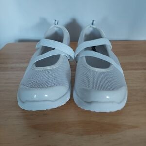Womans White shoes